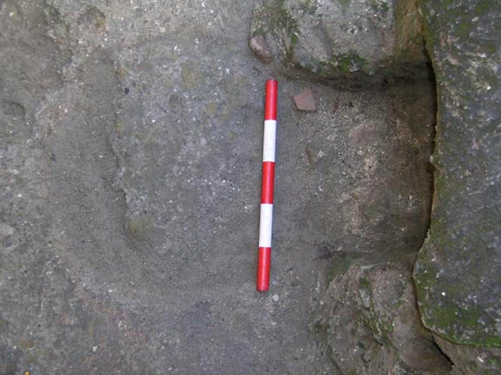 Ins Or II, 5, Herculaneum. May 2004. Detail of stove/furnace. Photo courtesy of Nicolas Monteix.